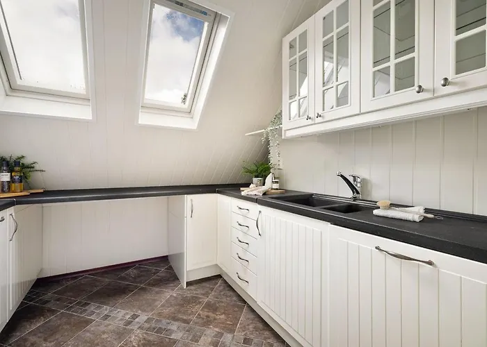 Top-floor W/great View Apartament